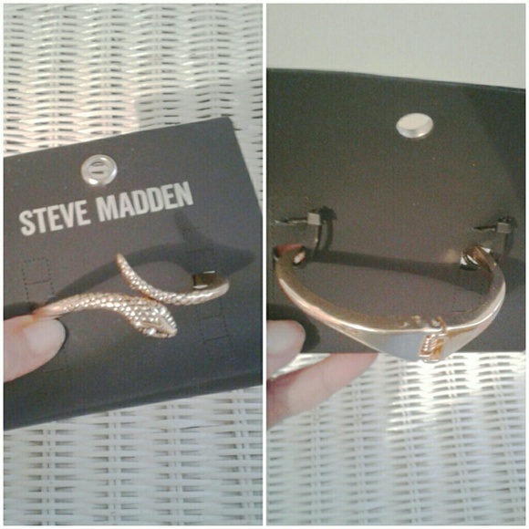Steve Madden hinged snake bangle - Picture 4 of 4